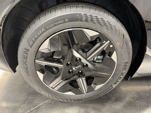 New 2025 Kia EV6 Wind image 13