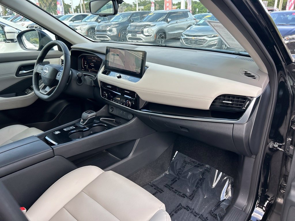 Certified 2025 Nissan Rogue SL FWD image 44