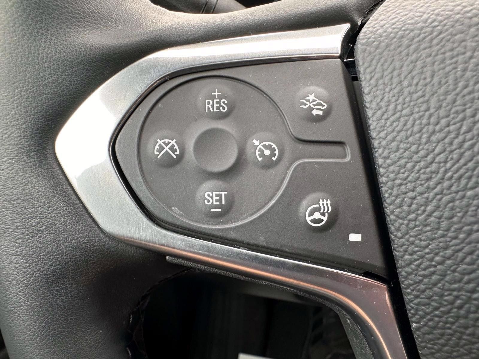 Used 2023 Chevrolet Traverse RS AWD/4WD image 17