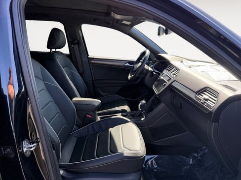 Certified 2024 Volkswagen Tiguan SEL R-Line AWD/4WD image 19