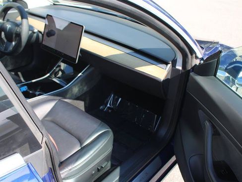 Used 2020 Tesla Model 3 Standard Range Plus RWD image 11