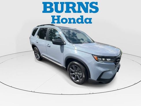 Certified 2025 Honda Pilot Sport image 2
