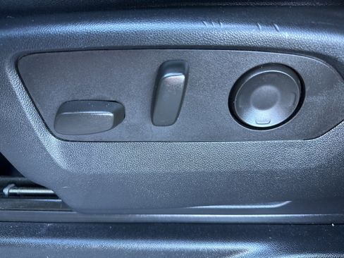 Used 2023 Chevrolet Suburban Premier image 41