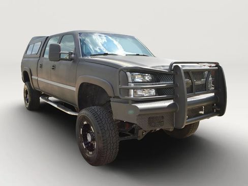 Used 2004 Chevrolet Silverado 2500 W/T w/ Skid Plate Package AWD/4WD image 13