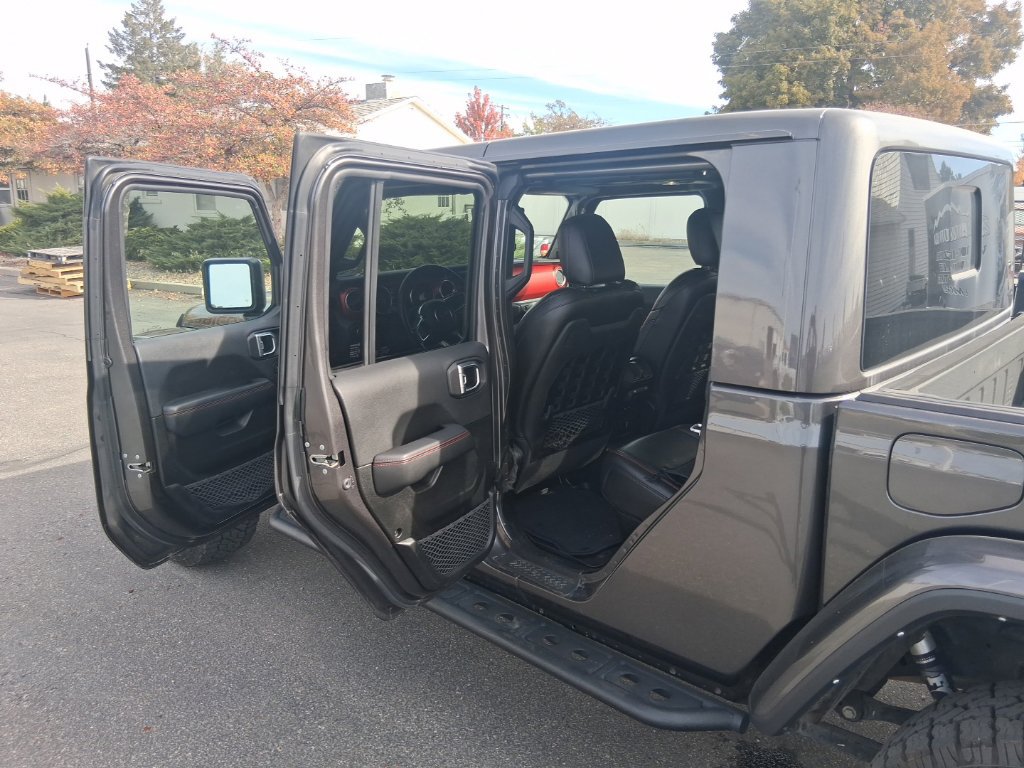 Used 2022 Jeep Gladiator Rubicon w/ Cold Weather Group AWD/4WD image 39