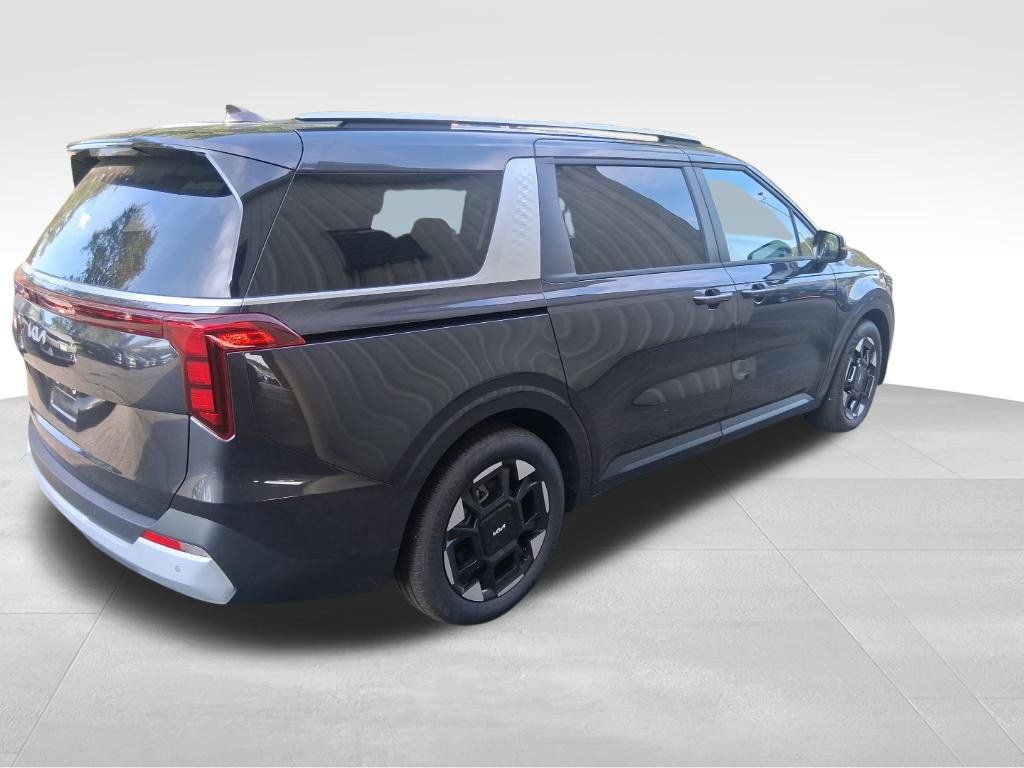 Certified 2026 Kia Carnival EX FWD image 4