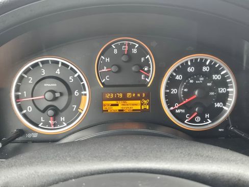 Used 2015 Nissan Armada SV AWD/4WD image 18
