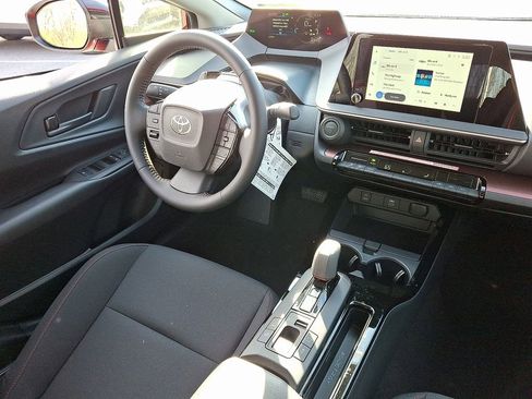 New 2026 Toyota Prius Plug-In Hybrid FWD image 9