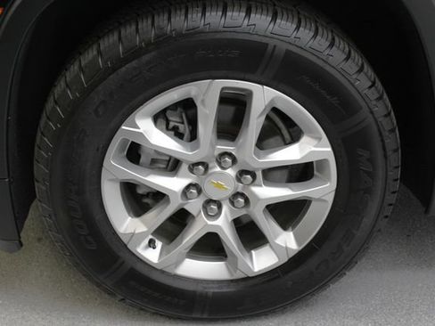 Used 2022 Chevrolet Traverse LS FWD image 7