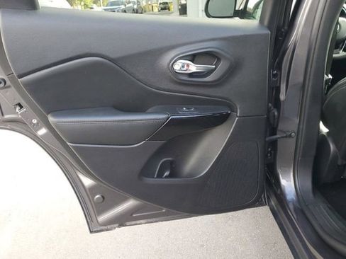 Used 2020 Jeep Cherokee Latitude Plus image 8