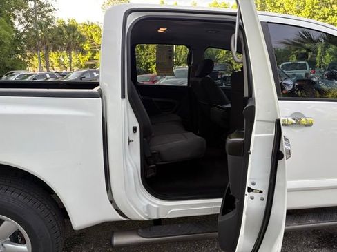 Used 2015 Nissan Titan SV RWD image 27