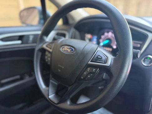 Used 2018 Ford Fusion SE w/ Fusion SE Technology Package FWD image 41