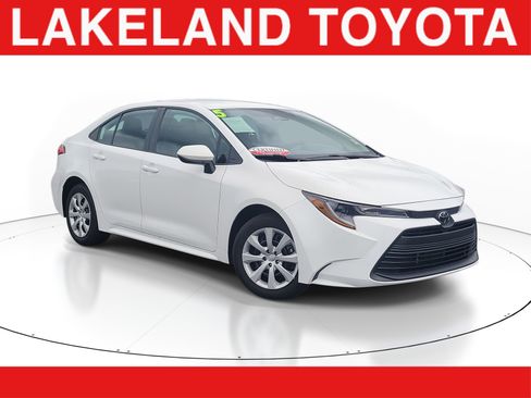 Used 2025 Toyota Corolla LE image 1