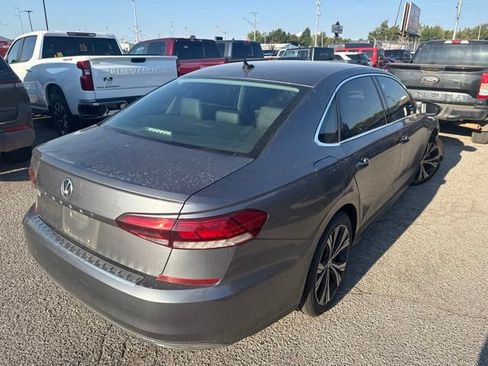 Used 2021 Volkswagen Passat 2.0T SE FWD image 9