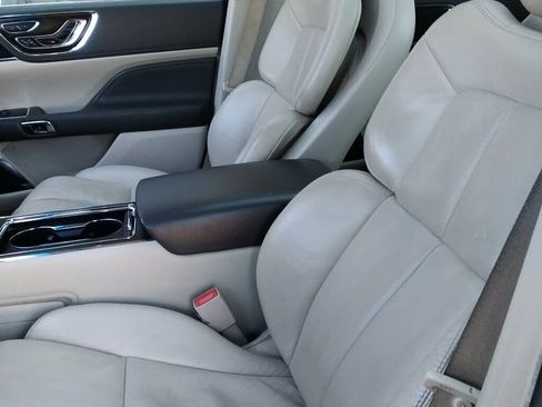 Used 2017 Lincoln Continental Reserve w/ Technology Package image 7