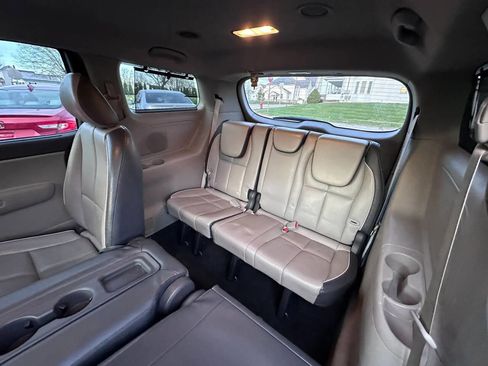Used 2017 Kia Sedona LX w/ LX Essentials Premium Package image 11