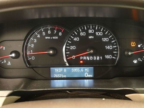 Used 2010 Cadillac DTS Luxury image 30