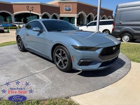 Used 2025 Ford Mustang Coupe RWD image 1
