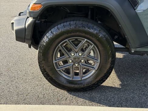 Used 2025 Jeep Wrangler Unlimited Sport AWD/4WD image 10