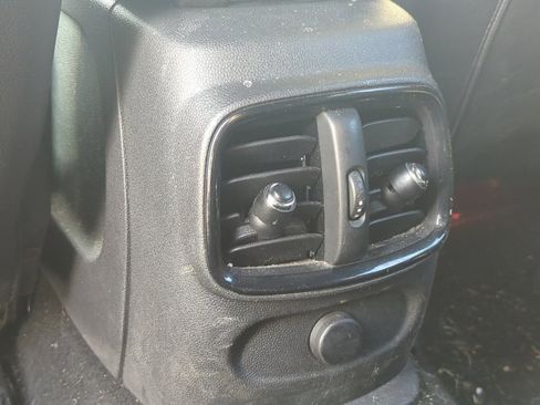 Used 2017 MINI Cooper Clubman Cooper image 29