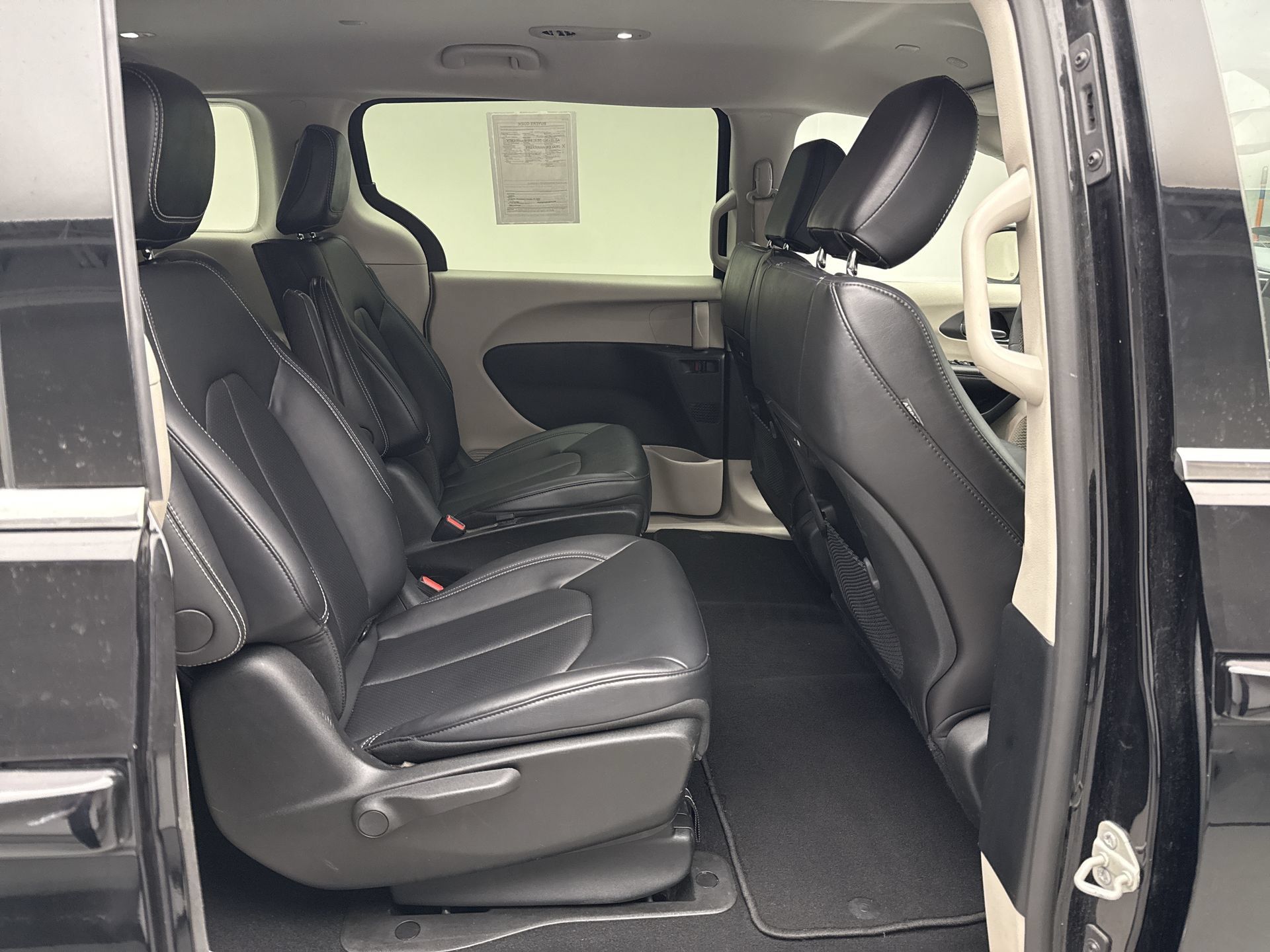 Used 2024 Chrysler Pacifica Limited FWD image 17