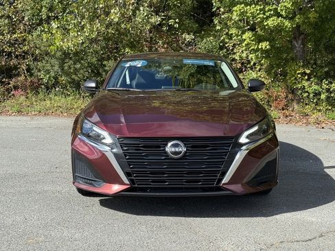 Used 2024 Nissan Altima 2.5 SV image 2