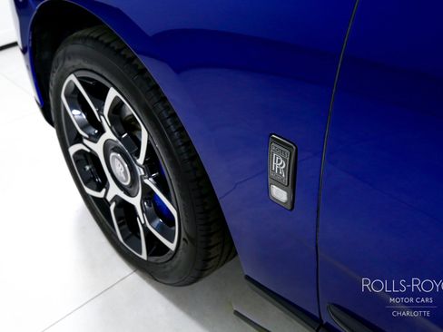 Used 2021 Rolls-Royce Cullinan Black Badge image 40