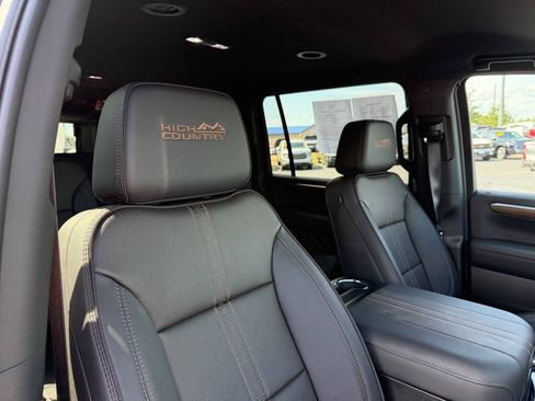 Used 2025 Chevrolet Suburban High Country AWD/4WD image 63