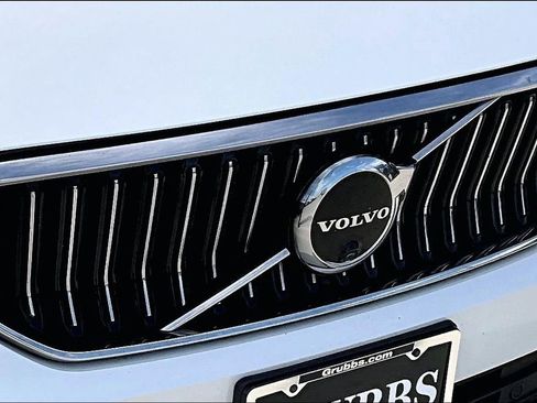 Used 2023 Volvo XC40 B4 Plus w/ Protection Package Premier image 37