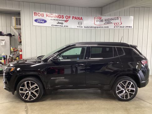 Used 2025 Jeep Compass Limited w/ Elite Group AWD/4WD image 2