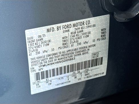 Used 2025 Ford Explorer ST-Line w/ Premium Package image 32