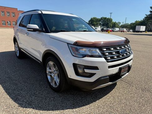 Used 2016 Ford Explorer Limited w/ Equipment Group 301A AWD/4WD image 4