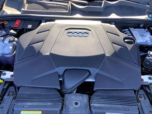 Used 2022 Audi Q8 Premium image 33