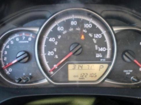 Used 2017 Toyota Yaris L image 92