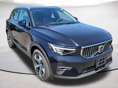 Certified 2025 Volvo XC40 B5 Plus AWD/4WD image 1