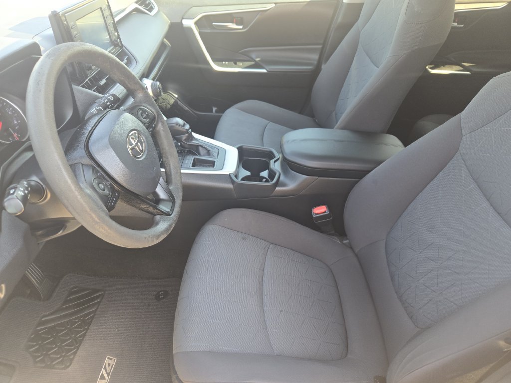 Used 2020 Toyota RAV4 XLE FWD image 14
