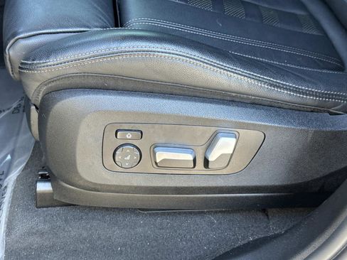 Used 2022 BMW X5 xDrive40i w/ M Sport Package image 21