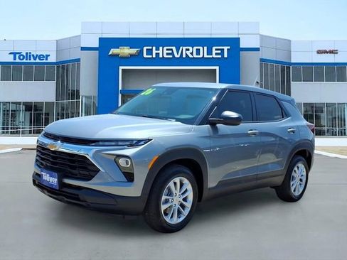 Used 2026 Chevrolet TrailBlazer LS w/ LS Convenience Package FWD image 2