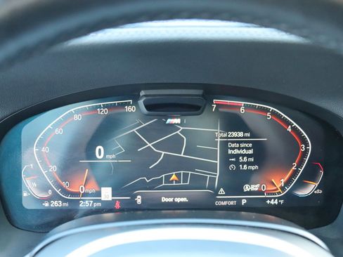 Used 2022 BMW 750i xDrive w/ M Sport Package image 32