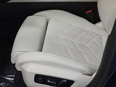 Used 2026 BMW 530i w/ Premium Package RWD image 28