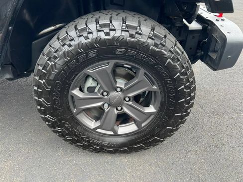 Used 2018 Jeep Wrangler Unlimited Rubicon AWD/4WD image 5