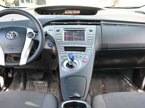 Used 2015 Toyota Prius Three FWD image 10
