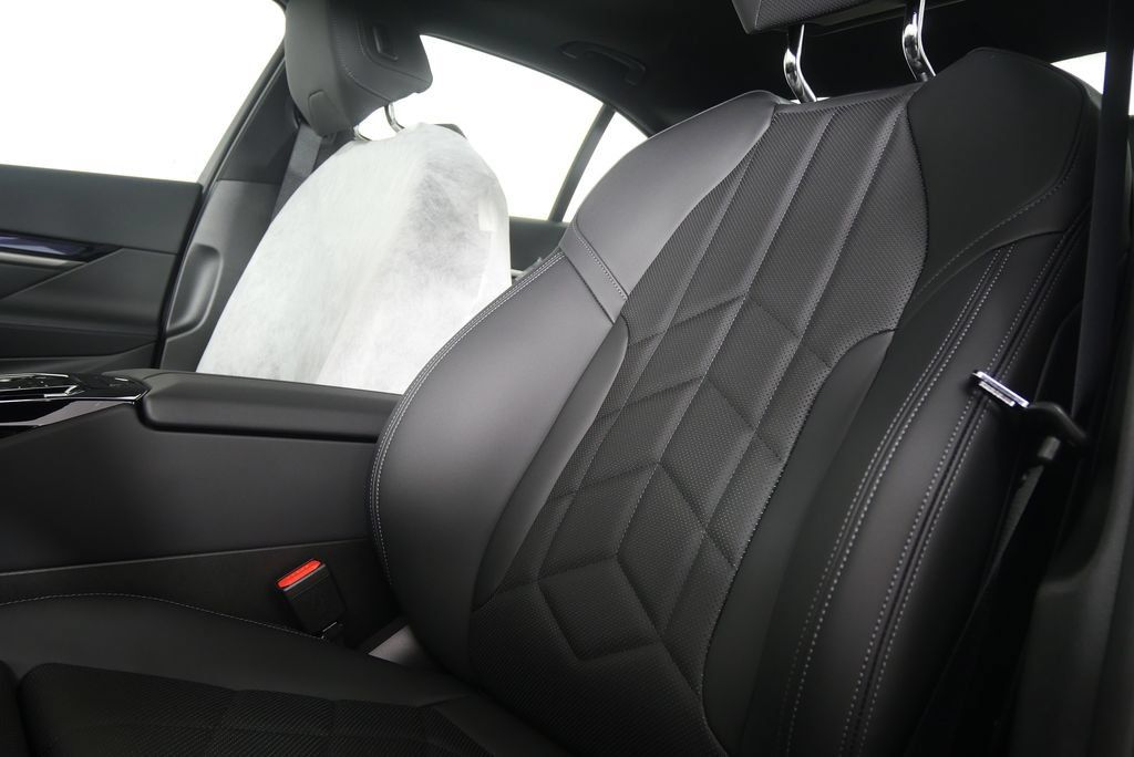 Used 2026 BMW i5 eDrive40 w/ Premium Package RWD image 10