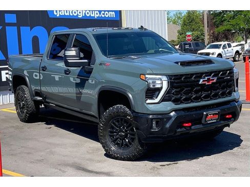 Used 2025 Chevrolet Silverado 2500 ZR2 AWD/4WD image 2