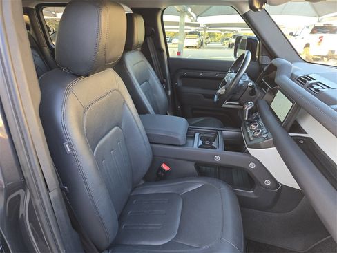 Used 2022 Land Rover Defender 110 S image 29