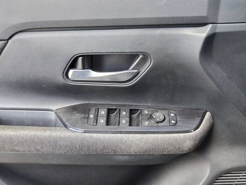 Used 2025 Nissan Kicks SV FWD image 8