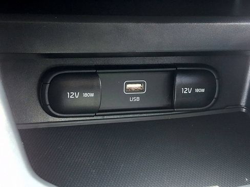 Used 2025 Kia Soul LX w/ LX Technology Package FWD image 22