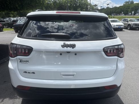 Certified 2025 Jeep Compass Latitude w/ Convenience Group AWD/4WD image 4