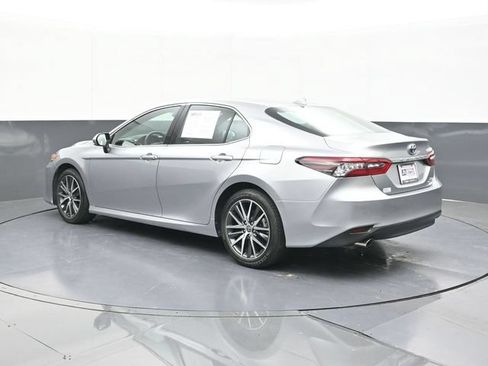 Used 2024 Toyota Camry XLE FWD image 9