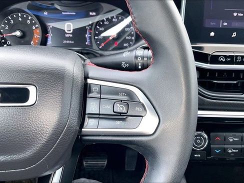 Used 2025 Jeep Compass Trailhawk AWD/4WD image 21